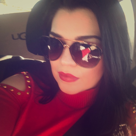 Meet your Posher, Claudclaudia - Picture 1 of 1